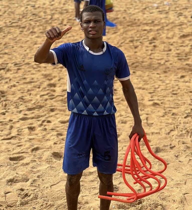 Célébration d'une victoire avec le staff de la RFA