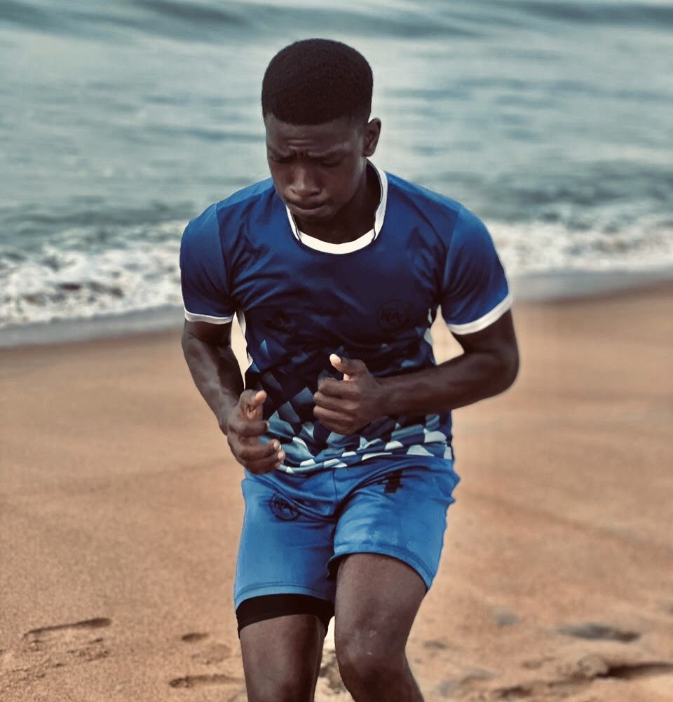 Gardien RFA travaillant la relance au pied