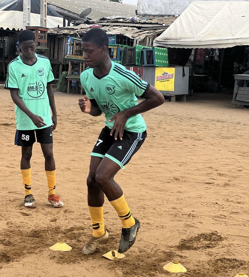 Séance de renforcement musculaire encadrée par le staff RFA